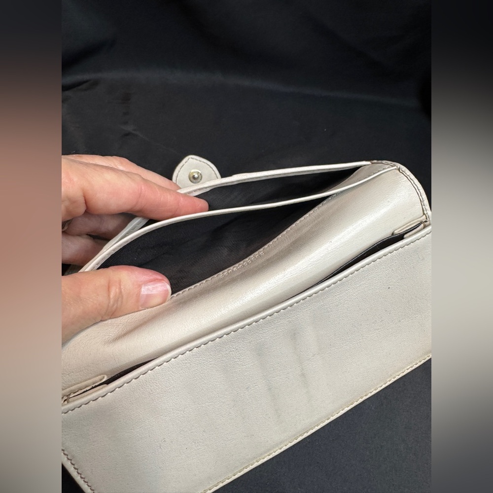 Gucci Tan and Brown GG Monogram Wallet - Picture 16 of 16